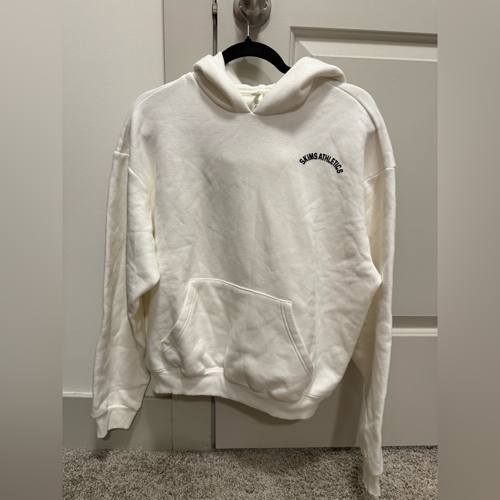 SKIMS Athletica Large White Hoodie. ⚡️🖤